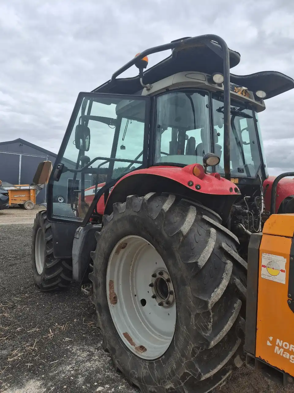 Image MASSEY FERGUSON TRACTEUR MASSEY FERGUSON 7465